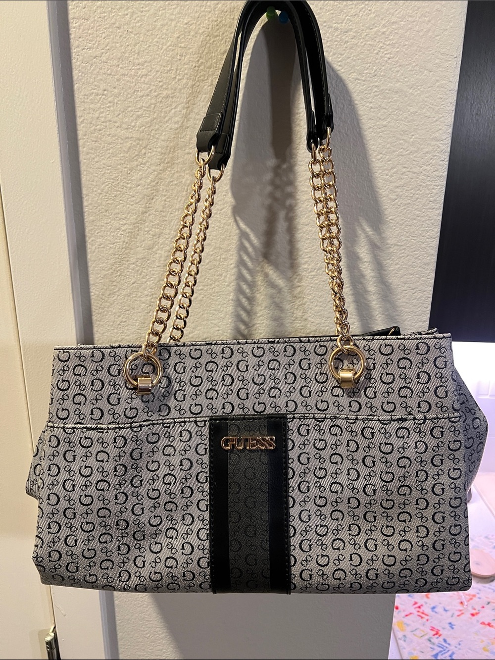 GUESS Black & Gray Logo Chain-Handle Shoulder Bag
